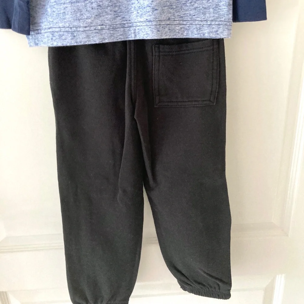 Gymboree Henley top and sweatpants size 5